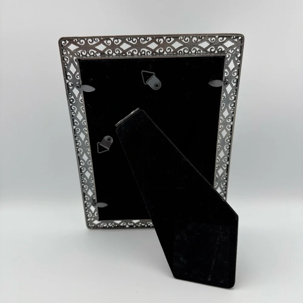 Ornate Silver-Tone Metallic Tabletop or Wall Frame Display 5x7 Picture